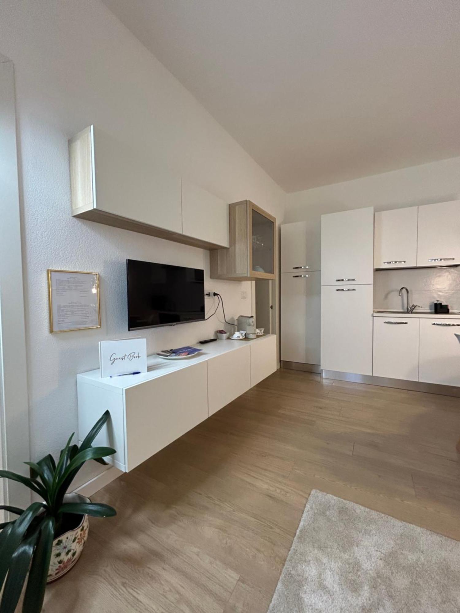 V&C Home Rental Specialist Appartamenti Fronte Lago Maggiore Germignaga Zewnętrze zdjęcie